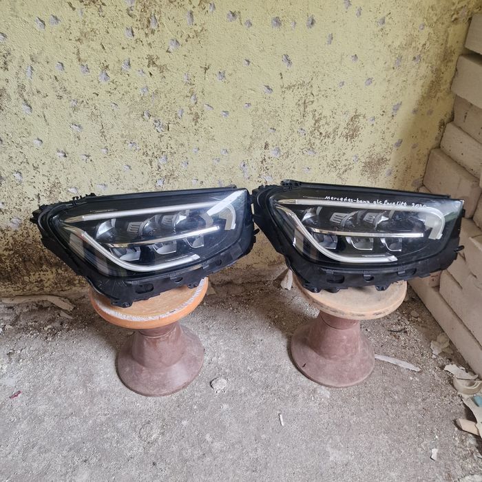 Mercedes Benz GLC facelift 2022 десен фар