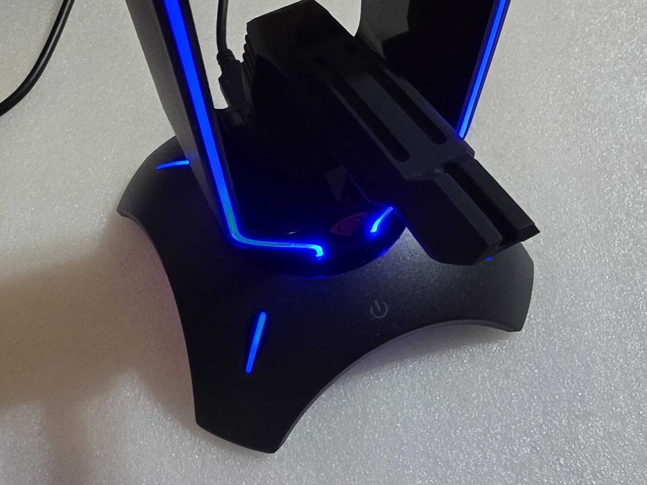 Stand pentru Casti Genesis cu Mouse Bungee si Hub USB-Vanad 500 Black