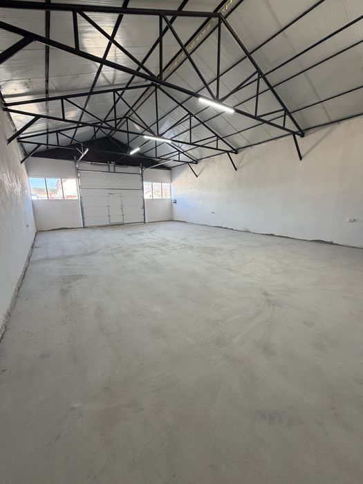 Inchiriem  hala 135mp2