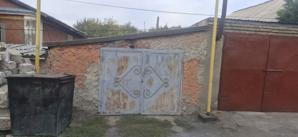 Мощные ворота горожа