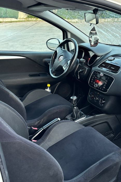 Vand fiat punto .