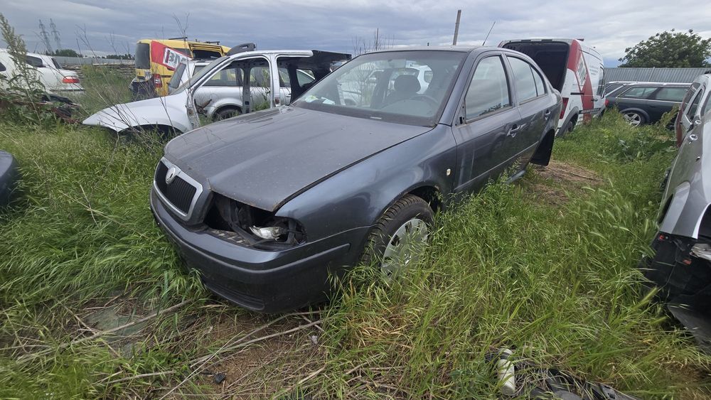 Skoda octavia 1 hayon bara capota aripa aripi usi usa carlig volan airbag bord pompa caseta cutie viteze motor 1.9 alternator trager armatura servo