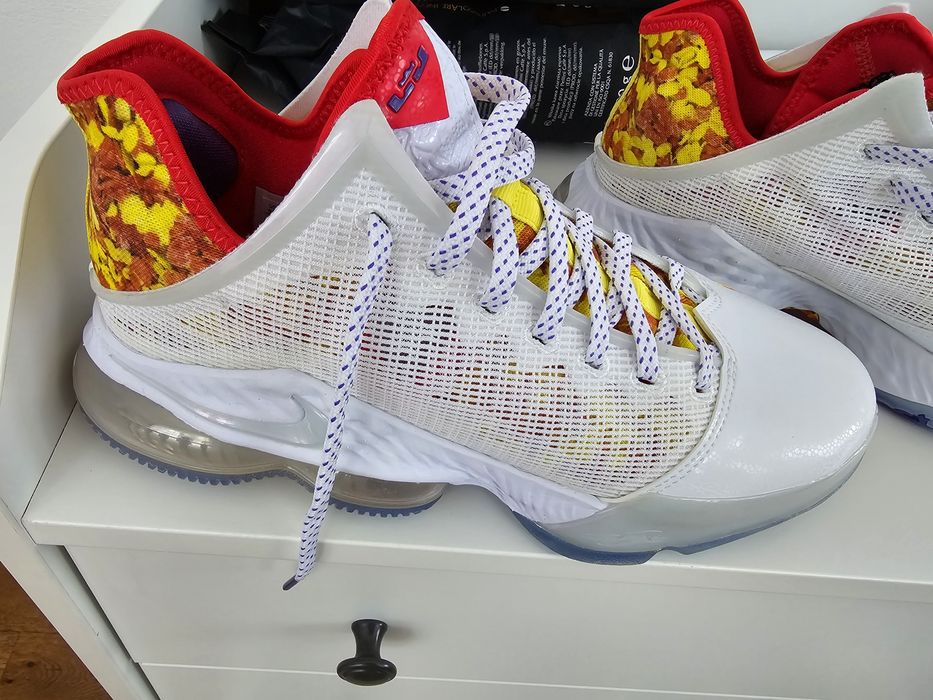 Adidasi Lebron James Magic fruity, editie limitata