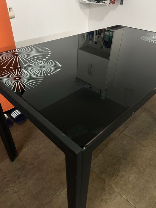 Masă din sticlă securizată; dimensiuni: 120 x 70 x 78 cm