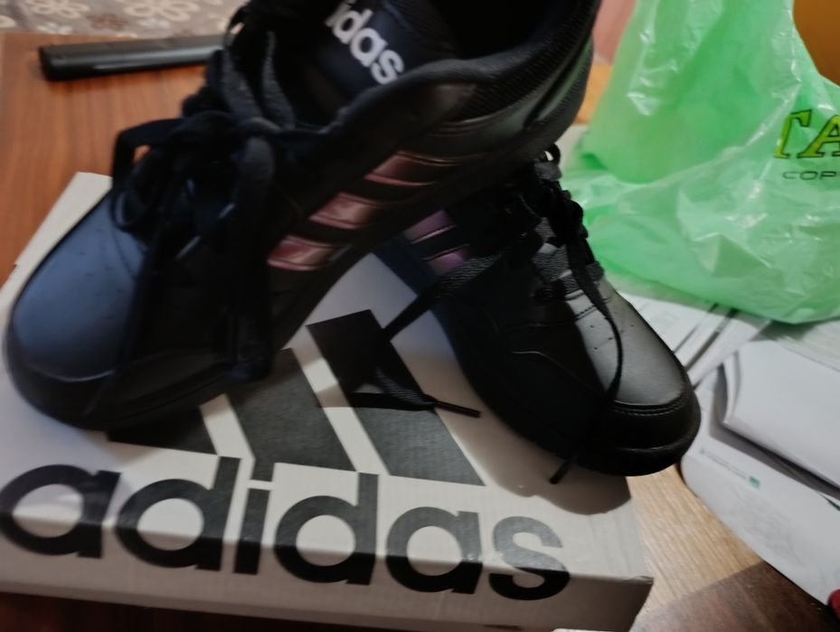 НОВИ Адидас момичешки маратонки