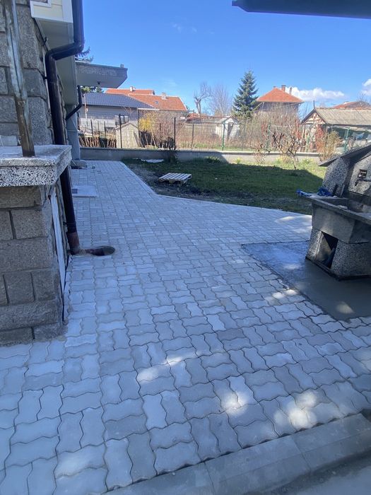 Полагане на павета , тротоарни плочи. Наливане и шлайфане на Бетон.