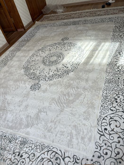 Новый ковер шелковый