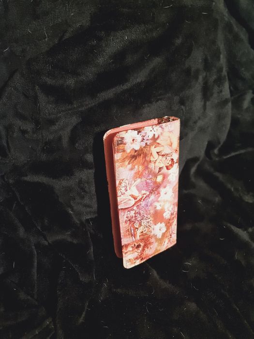 Луксозен и красив голям портфейл от качествен изкуствен лак. НОВ