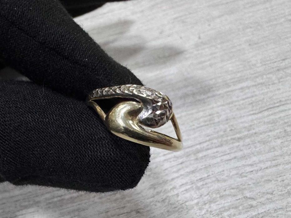 Златен пръстен 14 К 585/ 1,61 гр.