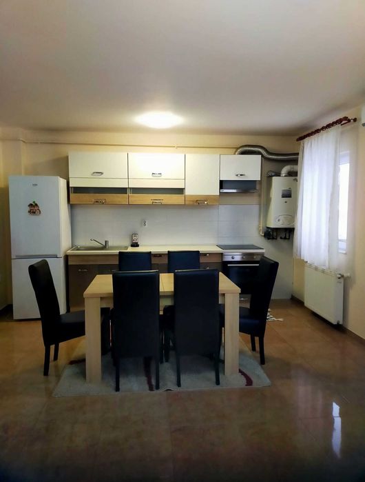 Închiriez apartament cu 3 camere