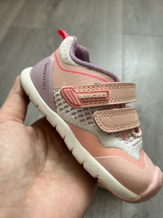 Продам кроссовки детские Biomecanics