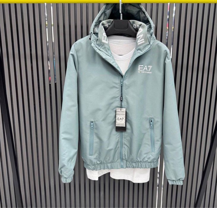 Geacă Emporio Armani bărbați.