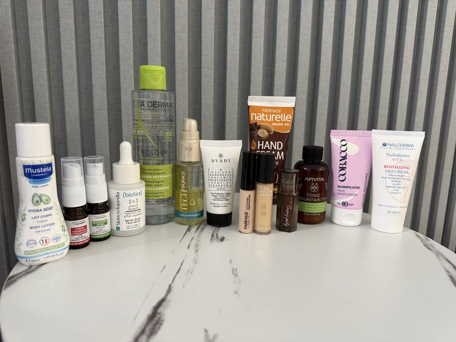 Комплект гримове нови и използвани