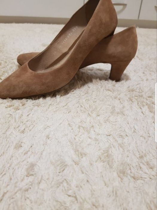 Продам замшевые туфли