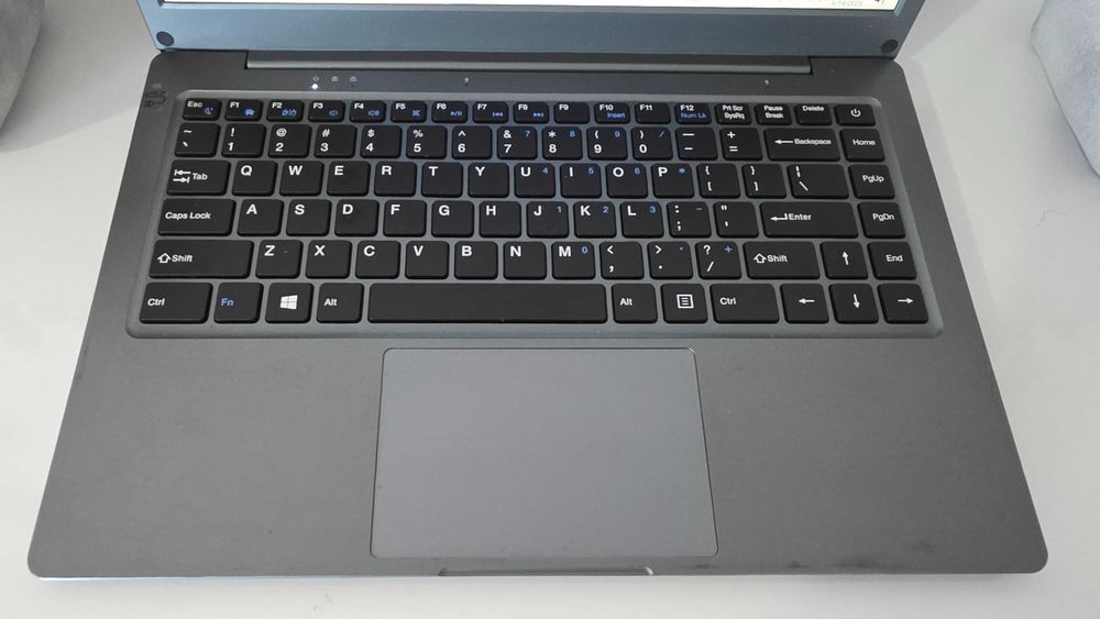 Laptop ultraportabil Jumper EzBook S5