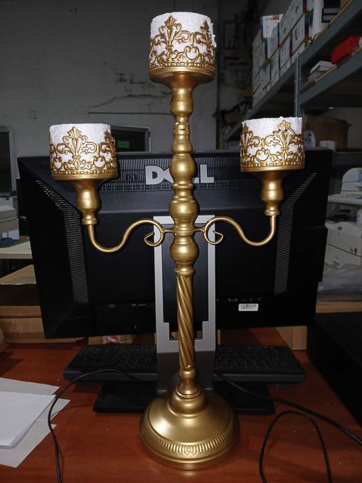 Sfesnic decorativ metalic, suport lumanari tip pillar, auriu