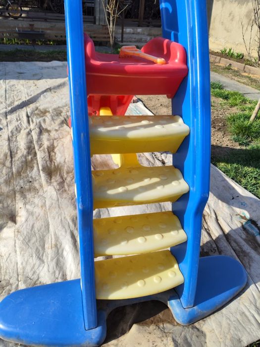 Детская пластмассовая горка