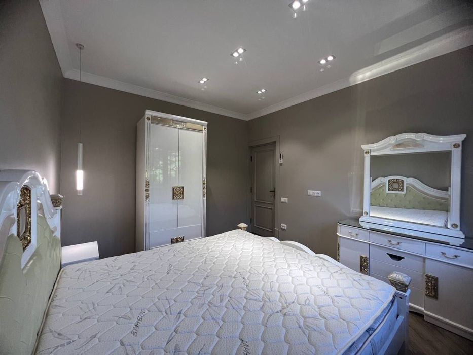 ПРОДАЁТСЯ Ц-1 3/1/5 на Садыка Азимова. Новый Евролюкс. 80м2.