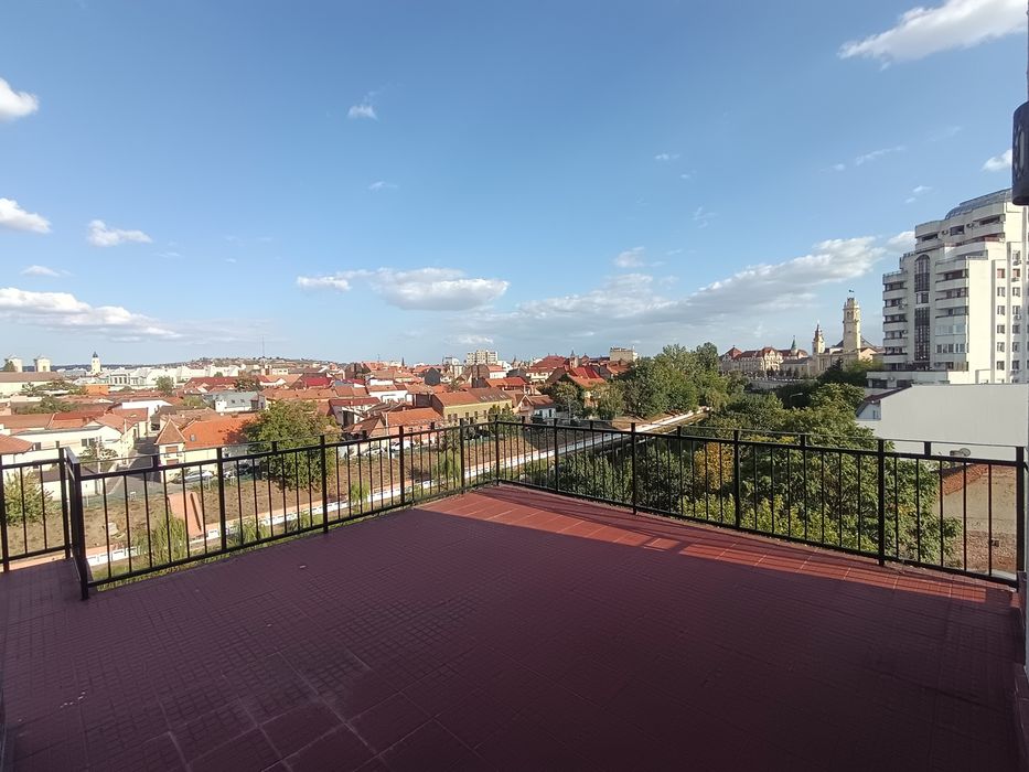 Dau in chirie apartament tip penthouse