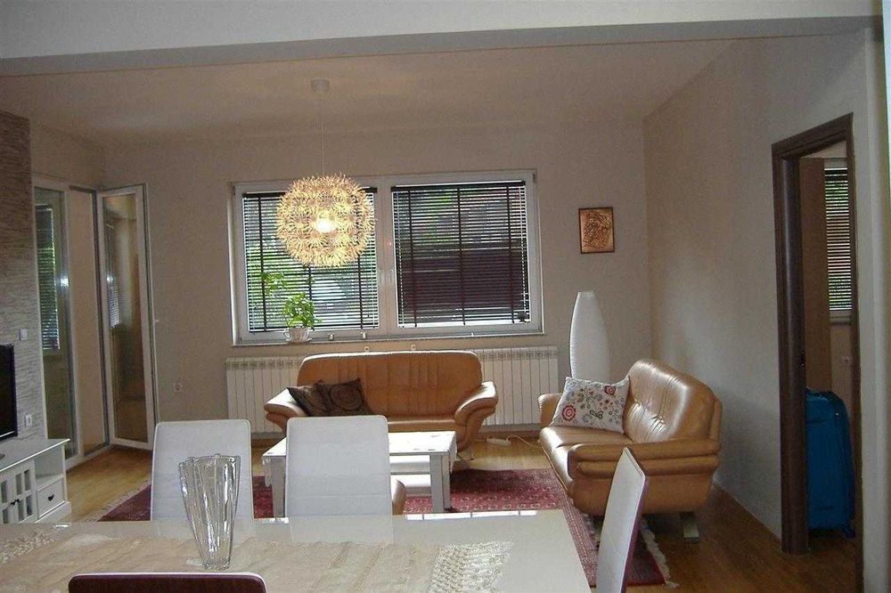 Дава се под наем Двустаен апартамент в Бургас, Изгрев - 67 кв.м за 204 € - Снимка #5