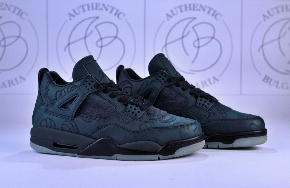 Nike Air Jordan Retro 4 Midnight Navy KAWS Black Lightning Neon Обувки