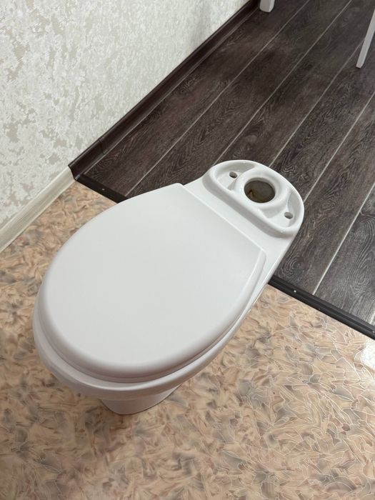 Унитаз с бочком напольный