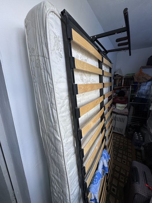 Спальная кровать продам