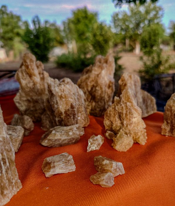 Натурален меден калцит