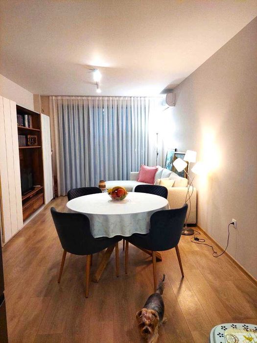 Двустаен обзаведен апартамент в Центъра