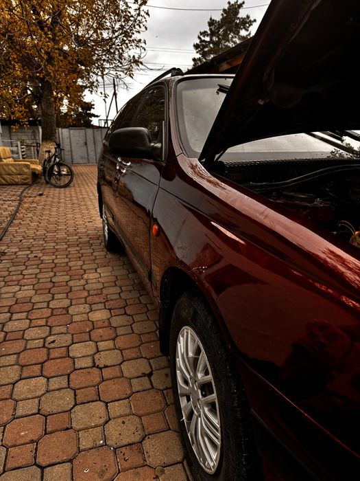 Тайота карина е универсал