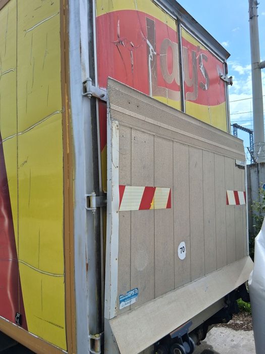 Camion de vanzare 3,5 tone carosat stil cub marca Iveco