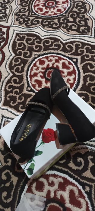 Oyoq kiyim yangi kiyilmagan xisobta