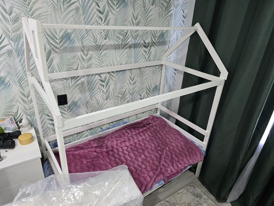 Срочно продам кроватка домик