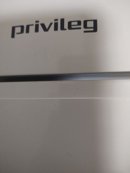 Vand frigider cu congelator