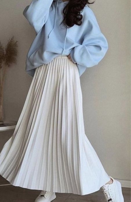 Продам белую плесированную юбку