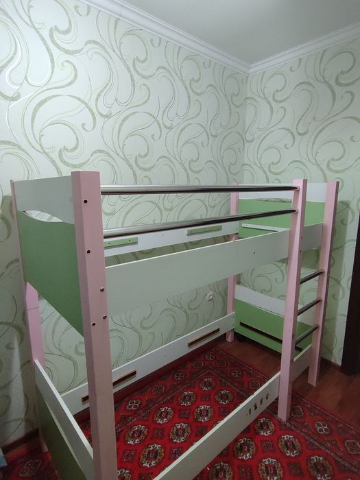 Двухъярусная кровать