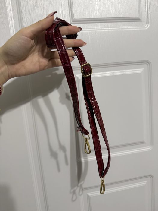 Дамска чанта цвят бордо бургунди червена къса и дълга дръжка