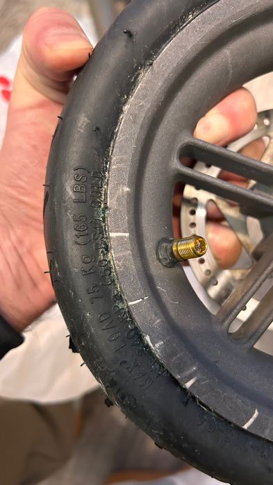 Продавам задно колело за електрически скутер Xiaomi M365.