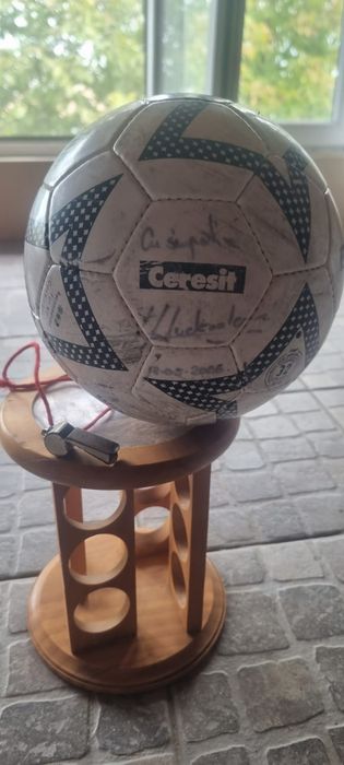 Minge de fotbal semnata de Helmut Duckadam