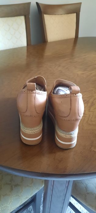 Продам туфли на высокой платформе