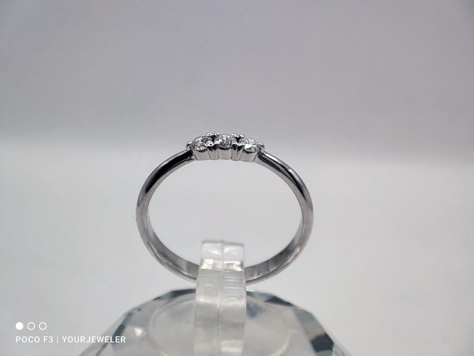 Золотое кольцо с бриллиантами