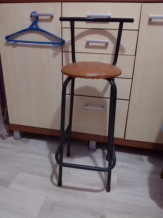 Барный стул со спинкой