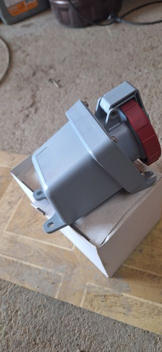 Продам силовые розетки 380В