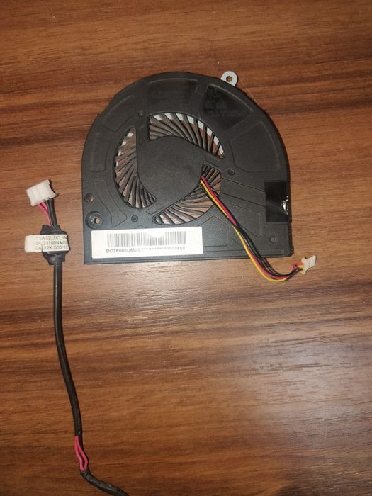 Vând cooler intern + mufă alimentare Acer