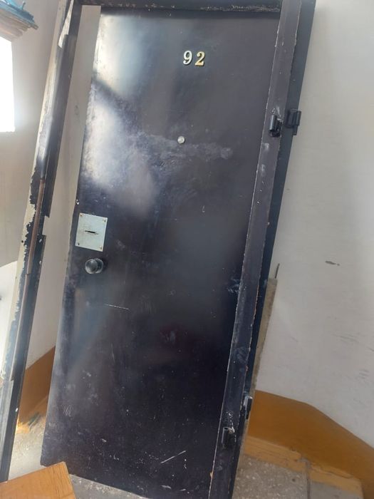 Продам дверь металлическую б/у