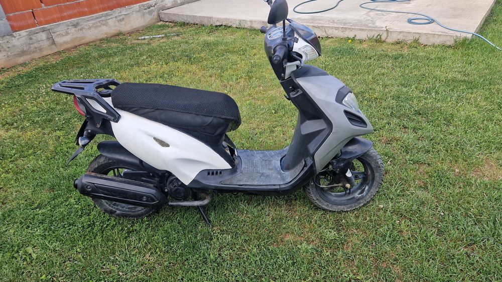 De vânzare scuter 2timpi preț 3200 RON  pt info tel.0752498690