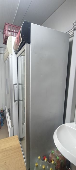 Frigider vitrină comercială UGUR cu ușă din sticlă – funcționează perfect