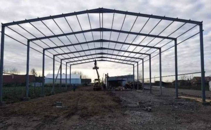 Vand hala metalică cu următoarele dimensiun 10+35  :
10m lățime cu.
3