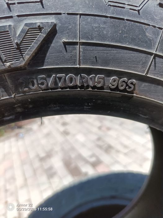 Продам шины две штуки на 15