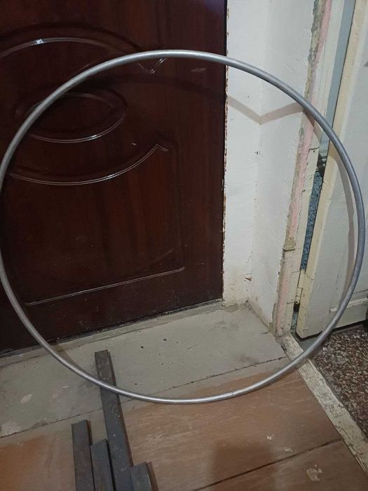 Продается   железный  обруч  для фитнеса .